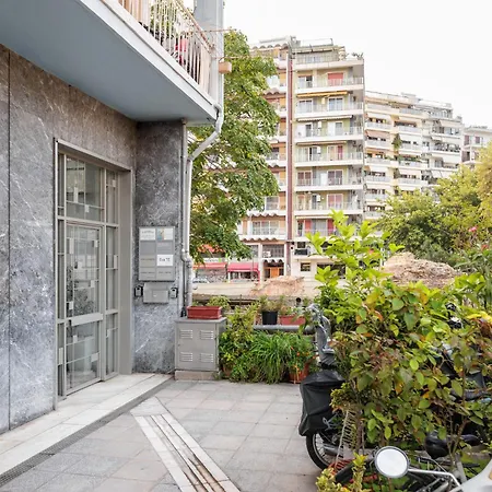 F & B Collection - Flat For 3 Daire Selanik