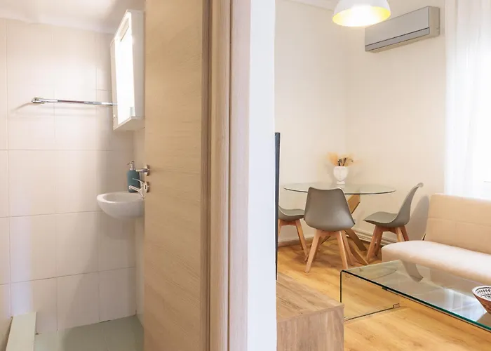 F & B Collection - Flat For 3 * Salonic